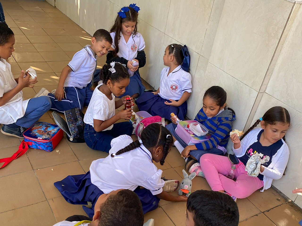 Estudiantes en el patio
